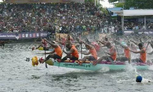 എഴുപതാമത് നെഹ്റു ട്രോഫി വള്ളംകളി; ജലരാജാക്കൻമാരായി കാരിച്ചാൽ ചുണ്ടൻ; കപ്പടിച്ചത് ഫോട്ടോഫിനിഷിൽ; തുടർച്ചയായി അഞ്ചാം തവണ കപ്പടിച്ച് പള്ളാത്തുരുത്തി ബോട്ട് ക്ലബ്ബ്