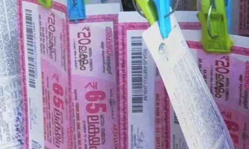 സംസ്ഥാന ഭാഗ്യക്കുറിക്ക് സമാന്തരമായി എഴുത്ത് ലോട്ടറി വേരു പിടിക്കുന്നു: ചൂതാട്ടത്തിന് ഇറങ്ങുന്നത് സാധാരണ തൊഴിലാളികളും ദിവസ വേതനക്കാരും