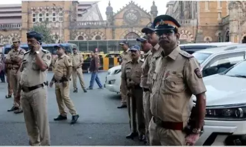 മുംബൈയിൽ ഭീകരാക്രമണത്തിന് സാദ്ധ്യത; ദുർഗാപൂജ, ദസറ, ദീപാവലി ആഘോഷങ്ങൾ തുടങ്ങാനിരിക്കെ മുന്നറിയിപ്പുമായി കേന്ദ്ര രഹസ്യ ഏജൻസികൾ; ആരാധനാലയങ്ങൾ, ജനത്തിരക്കുള്ള പ്രദേശങ്ങൾ ഉൾപ്പെടെ സുരക്ഷ ശക്തമാക്കി സേനകൾ