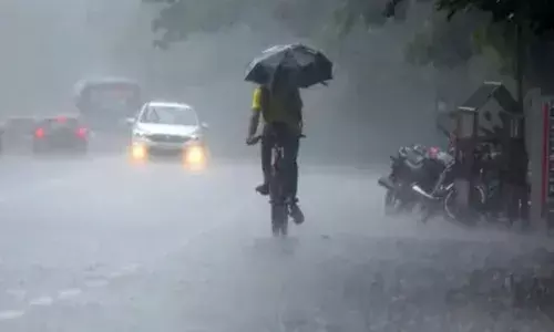 ന്യൂനമര്‍ദ്ദ പാത്തി; ഇടിമിന്നലോടു കൂടിയ ശക്തമായ മഴയ്ക്ക് സാധ്യത; കേരളത്തില്‍ ഇന്ന് ഒന്‍പത് ജില്ലകളില്‍ യെല്ലോ അലേര്‍ട്ട്