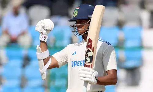 കാണ്‍പുരില്‍ ബാറ്റിങ് വെടിക്കെട്ടുമായി ഇന്ത്യ; ട്വന്റി 20 ശൈലിയില്‍ യശസ്വി ജയ്സ്വാളും ശുഭ്മാന്‍ ഗില്ലും രോഹിത്തും; ആദ്യ ഇന്നിങ്‌സില്‍ ബംഗ്ലാദേശ് 233 ന് പുറത്ത്; ബാറ്റിംഗ് തകര്‍ച്ചയിലും കരുത്തായി മൊമിനുള്‍ ഹഖിന്റെ സെഞ്ചുറി