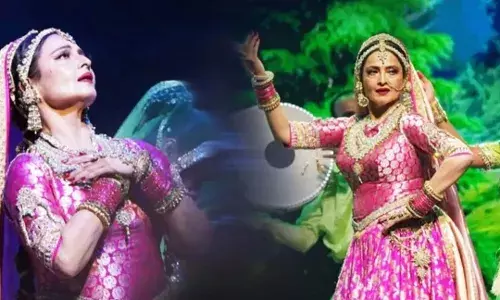 69 ഓക്കെ ഒരു പ്രായമോ? പ്രായം വെറും നമ്പര്‍ എന്ന് വീണ്ടും തെളിയിച്ച് ബോളിവുഡ് എവര്‍ഗ്രീന്‍ താരം രേഖ; 20 മിനിറ്റോളം തുടര്‍ച്ചയായി സ്റ്റേജില്‍ നൃത്തം