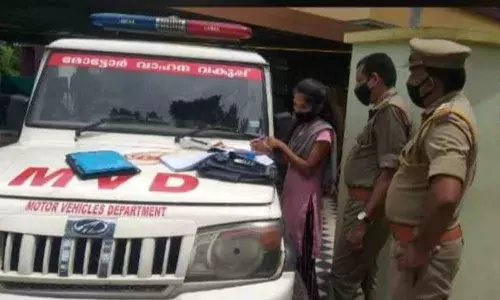 ലൈസൻസും ആർസി ബുക്കും ഡിജിറ്റലാക്കാൻ ഒരുങ്ങി എംവിഡി; പ്രിന്റിംഗ് രണ്ട് ഘട്ടങ്ങളിലായി നിർത്തലാക്കും; നിലവിൽ രേഖകൾ ലഭ്യമാക്കുന്നതിനുള്ള കാലതാമസം മാറും