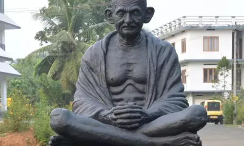 ഗാന്ധി സ്ക്വയറില് അഹിംസാദിനാചരണവും പുഷ്പാര്ച്ചനയും നാളെ ഗാന്ധി സ്ക്വയറില് അഹിംസാദിനാചരണവും പുഷ്പാര്ച്ചനയും നാളെ