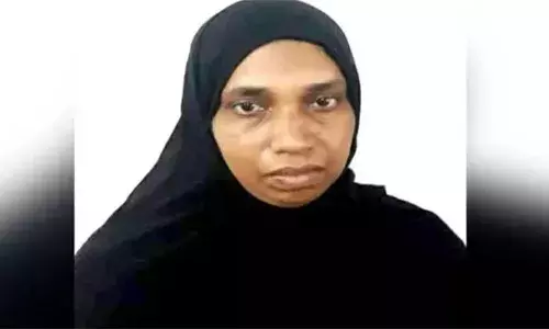 പൂന്തുറയില്‍ ബാങ്കില്‍ കള്ളനോട്ട് നിക്ഷേപിക്കാനെത്തിയ സ്ത്രീ പിടിയില്‍; ഭര്‍ത്താവിന് സുഹൃത്ത് കൊടുത്തുവിട്ട പണമെന്ന് വിശദീകരണം