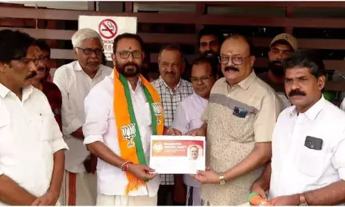 പ്രശസ്ത സിനിമാ താരം മഹേഷ് ബിജെപിയില്‍; ബിജെപി സംസ്ഥാന അധ്യക്ഷന്‍ കെ സുരേന്ദ്രൻ അംഗത്വ സര്‍ട്ടിഫിക്കറ്റ് നൽകി