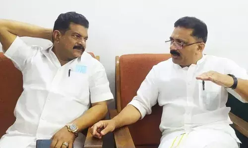 കെ.ടി. ജലീല്‍ ഒക്കെ മറ്റാരുടേയോ കാലില്‍ ആണ് നില്‍ക്കുന്നത്; വെടിവെച്ചു കൊന്നാലും മുഖ്യമന്ത്രിക്കെതിരേ പറയില്ല എന്നാണ് ജലീല്‍ പറഞ്ഞത്; അപ്പോള്‍ ആരെങ്കിലും വെടിവെക്കും എന്ന് പറഞ്ഞു കാണുമെന്നും പി വി അന്‍വര്‍