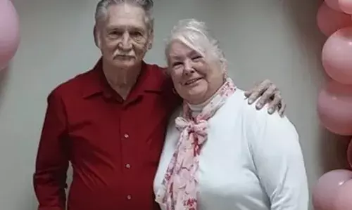 ഹെലിന് ചുഴലിക്കാറ്റ് മരണത്തിലും ആലിംഗ ബദ്ധരായി വൃദ്ധ ദമ്പതിമാര് ഹെലിന് ചുഴലിക്കാറ്റ് മരണത്തിലും ആലിംഗ ബദ്ധരായി വൃദ്ധ ദമ്പതിമാര്