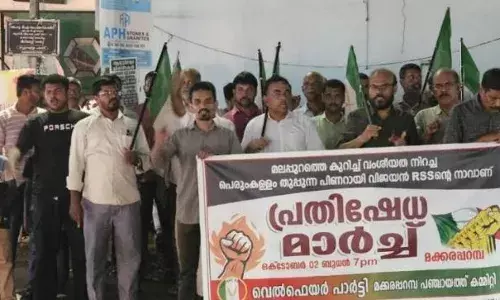 ആര്.എസ്.എസ്സിന്റെ കുഴലൂത്തുകാരന് പിണറായി വിജയന് രാജിവെക്കുക - വെല്ഫെയര് പാര്ട്ടി ആര്.എസ്.എസ്സിന്റെ കുഴലൂത്തുകാരന് പിണറായി വിജയന് രാജിവെക്കുക - വെല്ഫെയര് പാര്ട്ടി