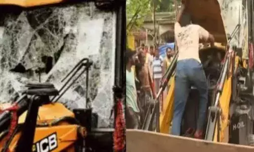 ജെസിബി ഇടിച്ച് ഒമ്പതാം ക്ലാസ് വിദ്യാർത്ഥിക്ക് ദാരുണാന്ത്യം; നാട്ടുകാർ ജെസിബി അടിച്ച് തകർത്തു; പ്രതിഷേധക്കാർ പോലീസ് സ്റ്റേഷൻ ഉപരോധിച്ചു