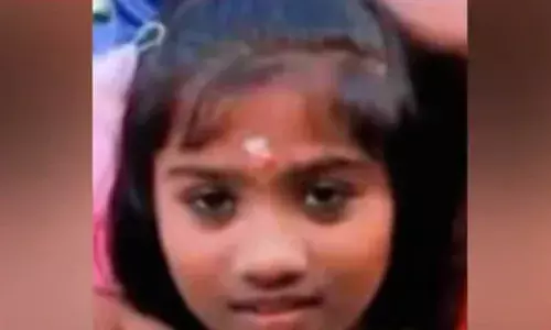 എംസി റോഡില്‍ അമ്മയ്ക്കൊപ്പം ബൈക്കില്‍ സഞ്ചരിക്കവേ കെഎസ്ആര്‍ടിസി ബസ് ഇടിച്ചു; എട്ടുവയസുകാരിക്ക് ദാരുണാന്ത്യം