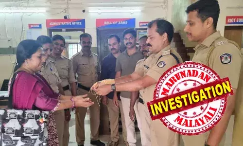 കളഞ്ഞുകിട്ടിയ സ്വര്‍ണം പോലീസില്‍ ഏല്‍പ്പിച്ച് വീട്ടമ്മ മാതൃകയായി; ഉടമയെ കണ്ടെത്തി തിരികെയേല്‍പ്പിച്ച് പോലീസ്