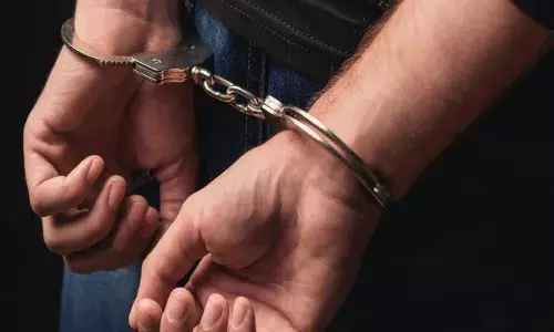 കെഎസ്ആർടിസി ബസിൽ കഞ്ചാവ് കടത്താൻ ശ്രമം; വാളയാർ ചെക്ക്പോസ്റ്റിൽ രണ്ട് യുവാക്കളെ എക്സൈസ് അറസ്റ്റ് ചെയ്തു; പിടിച്ചെടുത്തത് ആറ് കിലോഗ്രാം കഞ്ചാവ്