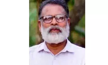 പേര്യ ചുരം പാതയില്‍ മണ്ണിടിഞ്ഞ് തൊഴിലാളി മരിച്ചു; മണ്ണിടിഞ്ഞു വീണത് സംരക്ഷണ ഭിത്തി നിര്‍മാണത്തിനിടെ
