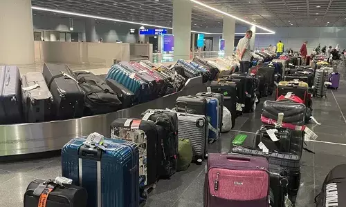 യാത്രക്കാരിയുടെ ലഗേജ് എത്തിക്കാന്‍ വൈകി; ഇത്തിഹാദ് എയര്‍വേയ്‌സ് 75,000 രൂപ നഷ്ടപരിഹാരം നല്‍കണം: സ്വര്‍ണവും പണവും നഷ്ടമായെന്ന ആരോപണം തള്ളി ഉപഭോക്തൃ കോടതി