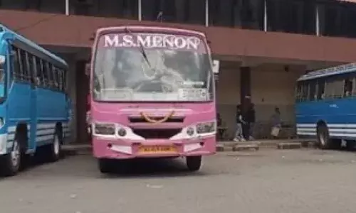 വസ്ത്രത്തിൽ ചെളി തെറിപ്പിച്ച പോയ ബസിനെ പിന്തുടർന്ന് പിടിച്ചു; 1000 രൂപ നഷ്ടപരിഹാരം ആവശ്യപ്പെട്ടു; തർക്കം രൂക്ഷമായതോടെ പോലീസെത്തി സ്ഥിതി ശാന്തമാക്കി