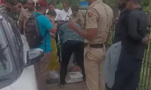 കാറിൽ മയക്കുമരുന്ന് കടത്തിയ സംഘം പിടിയിൽ; രണ്ടു കിലോ ഹാഷിഷ് ഓയിലും 20 കിലോ കഞ്ചാവും എക്‌സൈസ് പിടിച്ചെടുത്തു