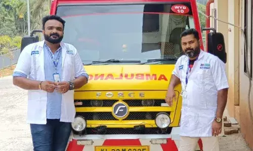 വീട്ടില് പ്രസവിച്ച യുവതിക്കും കുഞ്ഞിനും രക്ഷകരായി കനിവ് 108 ആംബുലന്സ് ജീവനക്കാര് വീട്ടില് പ്രസവിച്ച യുവതിക്കും കുഞ്ഞിനും രക്ഷകരായി കനിവ് 108 ആംബുലന്സ് ജീവനക്കാര്