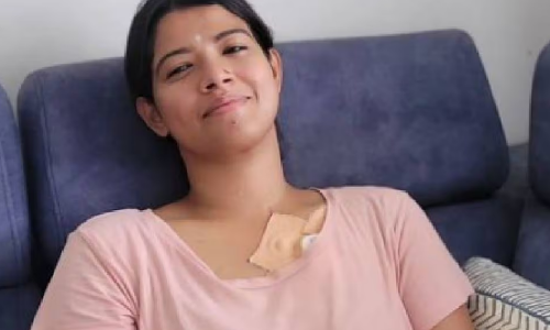 ഞാൻ ആശുപത്രിയിൽ നിന്ന് വീട്ടിലെത്തി; എനിക്ക് വേണ്ടി പ്രാർത്ഥിച്ചതിനും നന്ദി; നീണ്ട ആശങ്കകൾക്കൊടുവിൽ നെഞ്ചിന്റെ ഒരു ഭാഗത്ത് ഒട്ടിച്ച പ്ലാസ്റ്ററുമായി ഗായിക അമൃത സുരേഷ്; സുഖ വിവരം തിരക്കി ആരാധകർ...!