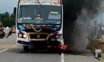 ബൈക്ക് ബസിനടിയിൽ അകപ്പെട്ട് തീപിടിച്ച് അപകടം; ഒരാൾ മരിച്ചു; സംഭവം തേനിയിൽ