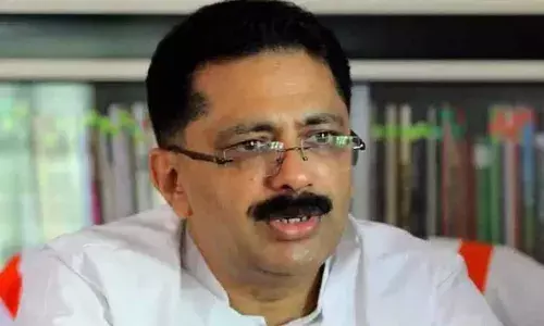 ലീഗുമായി ബന്ധമുള്ള ഒരു മതപണ്ഡിതന്‍ പുസ്തകത്തിന്റെ പുറംചട്ടയില്‍ സ്വര്‍ണം ഒളിപ്പിച്ചു കടത്തി; ദിവസങ്ങളോളം ജയിലില്‍ കിടന്നു; ആ പണ്ഡിതനെ ലീഗ് തള്ളിപ്പറഞ്ഞില്ല; ലീഗ് നിഷേധിച്ചാല്‍ പേര് വെളിപ്പെടുത്തുമെന്ന് വെല്ലുവിളിച്ച് കെ ടി ജലീല്‍