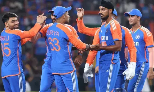 മൂന്ന് വിക്കറ്റുമായി വരുണ്‍ ചക്രവര്‍ത്തിയും അര്‍ഷ്ദീപ് സിങും; അരങ്ങേറ്റം അവിസ്മരണീയമാക്കി മയാങ്ക് യാദവ്; ബംഗ്ലദേശിനെ 127 റണ്‍സില്‍ എറിഞ്ഞൊതുക്കി ഇന്ത്യ; മികച്ച തുടക്കമിട്ട് സഞ്ജു