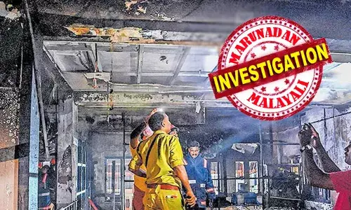 നവരാത്രി നൃത്തപരിപാടിക്കിടെ പാറമേക്കാവ് അഗ്രശാലയില്‍ തീ പിടിത്തം; ഇറങ്ങിയോടി നര്‍ത്തകരും കാണികളും; തീ നിയന്ത്രണ വിധേയമാക്കിയത് അഗ്നിരക്ഷാ സേന എത്തി; അരക്കോടിയുടെ നഷ്ടം: അട്ടിമറി സംശയിച്ച് ദേവസ്വം