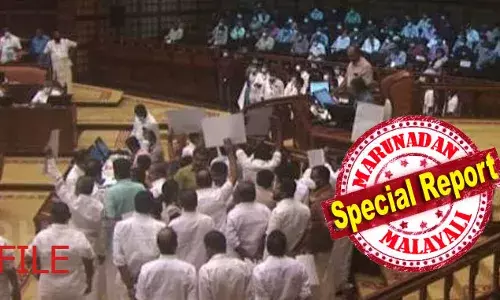 മാത്യു കുഴല്‍നാടന്‍ കത്തിക്കയറി; ആരാണ് പ്രതിപക്ഷ നേതാവ് എന്ന് ചോദിച്ച് സ്പീക്കര്‍; പ്രതിഷേധിച്ച് ചോദ്യോത്തരം ബഹിഷ്‌കരിച്ച് പ്രതിപക്ഷം; പതിനഞ്ചാം കേരള നിയമസഭയുടെ പന്ത്രണ്ടാം സമ്മേളനം തുടങ്ങിയത് ബഹളത്തില്‍