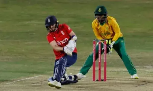 വനിതാ ടി 20 ലോകകപ്പ്; ഗ്രൂപ്പിൽ ഒന്നാമതെത്താൻ സൗത്ത് ആഫ്രിക്കയും ഇംഗ്ലണ്ടും; ലോകകപ്പിൽ ഇംഗ്ലണ്ടിനെതിരെ ആധിപത്യം തുടരാൻ പ്രോട്ടിയസ്