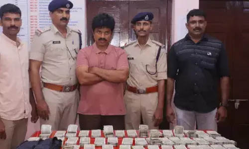 വസ്ത്രത്തിനുള്ളില്‍ പ്രത്യേകതരം ജാക്കറ്റ്; ട്രെയിനില്‍ കടത്തികൊണ്ട് വന്ന കുഴല്‍പ്പണവുമായി ഒരാള്‍ പിടിയില്‍