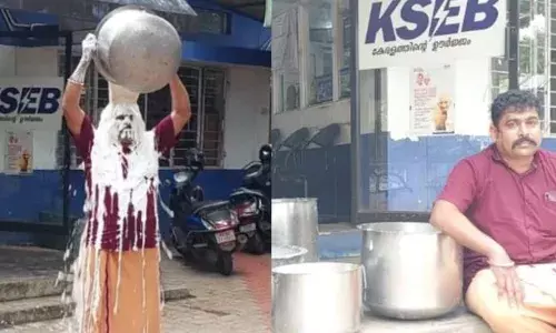 മുന്നറിയിപ്പില്ലാതെ വൈദ്യുതി മുടങ്ങി; കെഎസ്ഇബി ഓഫീസിന് മുന്നിൽ വ്യത്യസ്തമായ പ്രതിഷേധം; പുളിച്ച അരിമാവ് തലയിൽ ഒഴിച്ച് മില്ലുടമ