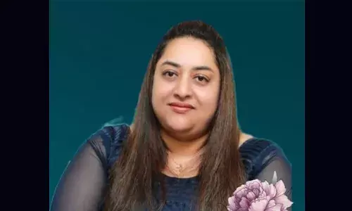 കൊച്ചിയില്‍ ലോറിക്ക് പിന്നില്‍ കാറിടിച്ച് യുവതി മരിച്ചു; മരണമടഞ്ഞത് കരുനാഗപ്പള്ളി ഫിഡ്‌സ് അക്കാദമി എംഡി രശ്മി; ഭര്‍ത്താവും മകനും ചികിത്സയില്‍