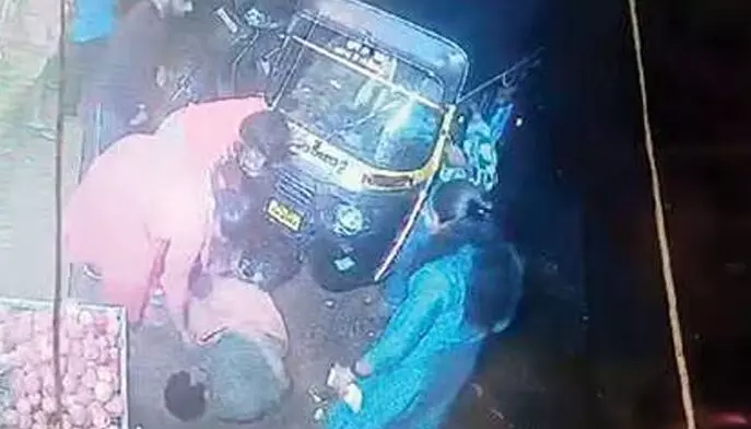 അസഭ്യം പറഞ്ഞത് ചോദ്യം ചെയ്തയാളെ ഓട്ടോറിക്ഷ ഇടിപ്പിച്ച് കൊല്ലാന്‍ ശ്രമം; പ്രതി പിടിയില്‍