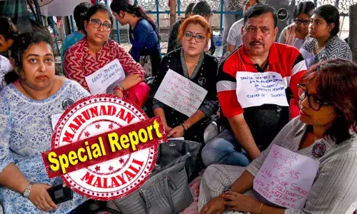 ആര്‍.ജി കര്‍ ആശുപത്രിയില്‍ ഡോക്ടര്‍മാരുടെ കൂട്ട രാജി; സമരം ചെയ്യുന്ന ജൂനിയര്‍ ഡോക്ടര്‍മാര്‍ക്ക് പിന്തുണയുമായി രാജിവെച്ചത് അമ്പതോളം മുതിര്‍ന്ന ഡോക്ടര്‍മാര്‍: പ്രശ്‌ന പരിഹാരത്തിന് സര്‍ക്കാര്‍ മുന്നോട്ട് വരണമെന്നും ആവശ്യം