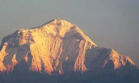 കൊ​ടു​മു​ടി​യി​ൽ​ നി​ന്ന് കാ​ൽ വ​ഴു​തി വീ​ണ് അപകടം; അ​ഞ്ച് റ​ഷ്യ​ൻ പ​ർ​വ​താ​രോ​ഹ​ക​ർ മ​രി​ച്ചു; സംഭവം ധൗ​ള​ഗി​രി കൊ​ടു​മു​ടി ക​യ​റു​ന്ന​തി​നി​ടെ