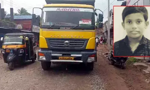 ഒരു ജീവന്‍ പൊലിഞ്ഞിട്ടും റോഡ് നവീകരണം വൈകുന്നു; കരാറുകാര്‍ക്ക് സമയം നീട്ടിനല്‍കാനൊരുങ്ങി പൊന്നാനി നഗരസഭ; ടോറസ് ലോറി ഇടിച്ച് പത്താംക്ലാസുകാരന്‍ മരിച്ചത്  ഉച്ചഭക്ഷണം കഴിക്കാന്‍ വീട്ടിലേക്ക് പോകവെ