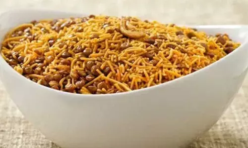 മിക്സചർ പ്രേമികൾക്ക് മുന്നറിയിപ്പ്; നിറം കൂടാൻ വ്യാപകമായി മായം ചേർക്കുന്നതായി ഭക്ഷ്യസുരക്ഷ വകുപ്പ്; പരിശോധനയിൽ പിടിക്കപ്പെട്ട സ്ഥാപങ്ങളിലെ മിക്സചർ വിൽപ്പന നിരോധിച്ചു