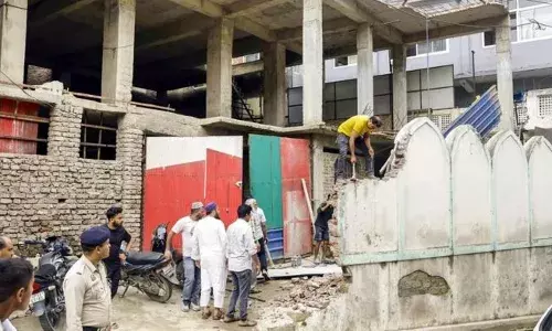 ഉത്തരാഖണ്ഡിൽ ഉപേക്ഷിക്കപ്പെട്ട വീട് പള്ളിയാക്കി ഉപയോഗിക്കുന്നതായി ആരോപണം; മജിസ്‌ട്രേറ്റ് ഓഫിസിന് മുന്നിൽ ഹിന്ദു സംഘടനയുടെ പ്രതിഷേധം; അന്വേഷണത്തിന് ഉത്തരവിട്ട് അധികൃതർ