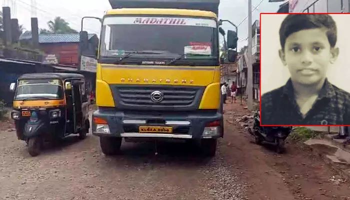 ഒരു ജീവന് പൊലിഞ്ഞിട്ടും റോഡ് നവീകരണം വൈകുന്നു; കരാറുകാര്ക്ക് സമയം നീട്ടിനല്കാനൊരുങ്ങി പൊന്നാനി നഗരസഭ; ടോറസ് ലോറി ഇടിച്ച് പത്താംക്ലാസുകാരന് മരിച്ചത് ഉച്ചഭക്ഷണം കഴിക്കാന് വീട്ടിലേക്ക് പോകവെ ഒരു ജീവന് പൊലിഞ്ഞിട്ടും റോഡ് നവീകരണം വൈകുന്നു; കരാറുകാര്ക്ക് സമയം നീട്ടിനല്കാനൊരുങ്ങി പൊന്നാനി നഗരസഭ; ടോറസ് ലോറി ഇടിച്ച് പത്താംക്ലാസുകാരന് മരിച്ചത് ഉച്ചഭക്ഷണം കഴിക്കാന് വീട്ടിലേക്ക് പോകവെ