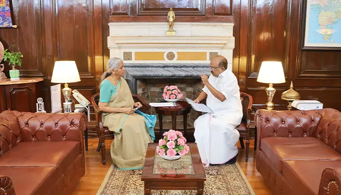 വയനാടിനുള്ള കേന്ദ്ര സഹായം: നിര്‍മല സീതാരാമനുമായി ചര്‍ച്ച നടത്തി കെവി തോമസ്; പ്രധാനമന്ത്രിയുമായി സംസാരിച്ച് ഉടന്‍ തീരുമാനമെടുക്കുമെന്ന് കേന്ദ്രമന്ത്രി