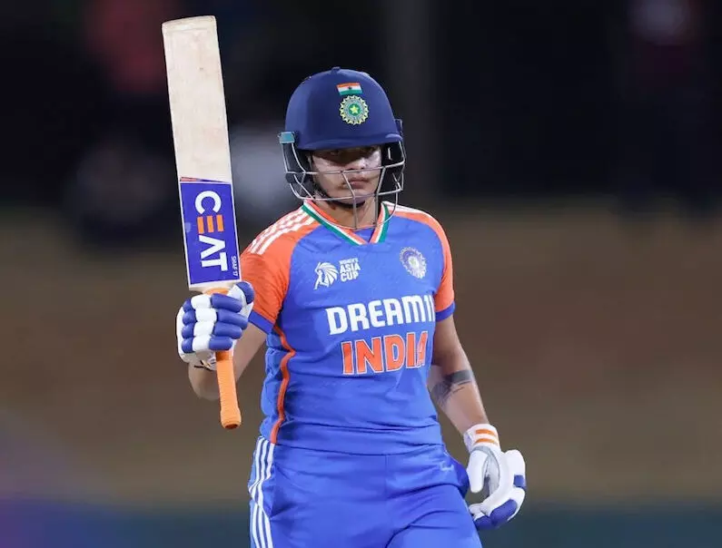 2000 റണ്സ് നേടുന്ന ഏറ്റവും പ്രായം കുറഞ്ഞ താരം; വനിത ട്വന്റി 20യില് റെക്കോഡ് സ്വന്തമാക്കി ഷെഫാലി വര്മ; സ്വന്തമാക്കിയത് അയര്ലന്ഡ് താരം ഗാബി ലൂയിസിന്റെ പേരിലുള്ള റെക്കോഡ് 2000 റണ്സ് നേടുന്ന ഏറ്റവും പ്രായം കുറഞ്ഞ താരം; വനിത ട്വന്റി 20യില് റെക്കോഡ് സ്വന്തമാക്കി ഷെഫാലി വര്മ; സ്വന്തമാക്കിയത് അയര്ലന്ഡ് താരം ഗാബി ലൂയിസിന്റെ പേരിലുള്ള റെക്കോഡ്