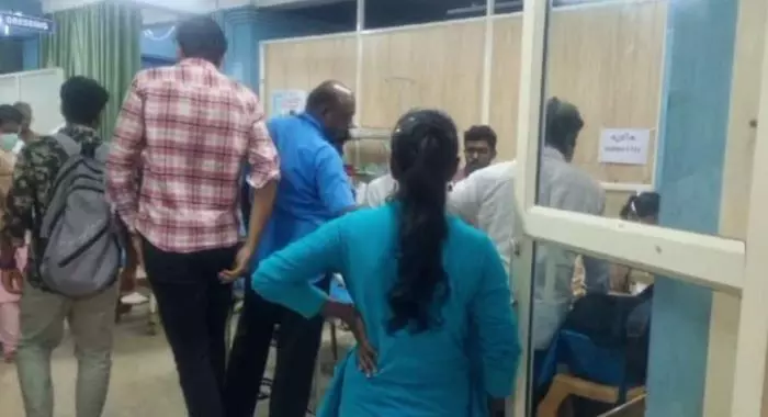 കോഴിക്കോട് തൊഴിലുറപ്പ് തൊഴിലാളികൾക്ക് കടന്നൽ കുത്തേറ്റു; 10 പേർക്ക് പരുക്കേറ്റു കോഴിക്കോട് തൊഴിലുറപ്പ് തൊഴിലാളികൾക്ക് കടന്നൽ കുത്തേറ്റു; 10 പേർക്ക് പരുക്കേറ്റു