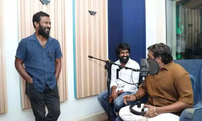 വെട്രിമാരന്റെ വിടുതലൈ 2 ഡബ്ബിങ് ആരംഭിച്ചു; ഡബ്ബിങിന്റെ ചിത്രങ്ങൾ പങ്കുവെച്ച് അണിയറ പ്രവത്തകർ; ചിത്രം ഡിസംബർ 20ന് തിയേറ്ററുകളിലെത്തും വെട്രിമാരന്റെ വിടുതലൈ 2 ഡബ്ബിങ് ആരംഭിച്ചു; ഡബ്ബിങിന്റെ ചിത്രങ്ങൾ പങ്കുവെച്ച് അണിയറ പ്രവത്തകർ; ചിത്രം ഡിസംബർ 20ന് തിയേറ്ററുകളിലെത്തും