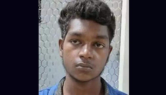 പഠിച്ച സ്കൂളും കണ്ണില് കണ്ട വാഹനങ്ങളും ഓടി നടന്ന് അടിച്ചു തകര്ത്തു; പൂര്വ വിദ്യാര്ഥിക്ക് ഒരു വര്ഷം തടവും 10,000 രൂപ പിഴയും ശിക്ഷിച്ച് കോടതി പഠിച്ച സ്കൂളും കണ്ണില് കണ്ട വാഹനങ്ങളും ഓടി നടന്ന് അടിച്ചു തകര്ത്തു; പൂര്വ വിദ്യാര്ഥിക്ക് ഒരു വര്ഷം തടവും 10,000 രൂപ പിഴയും ശിക്ഷിച്ച് കോടതി