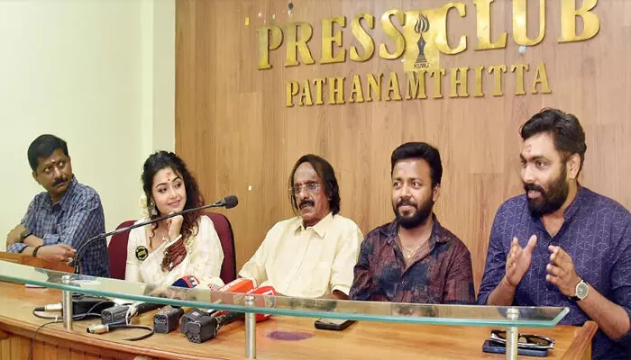 കള്ളനും ഭഗവതിയും ഓ.ടി.ടി ഹിറ്റ് ചാര്‍ട്ടില്‍; രണ്ടാം ഭാഗം പ്രഖ്യാപിച്ച് ഈസ്റ്റ് കോസ്റ്റ് വിജയന്‍; ചാന്താട്ടത്തില്‍ ബംഗാളി സുന്ദരി മോക്ഷ തന്നെ നായിക