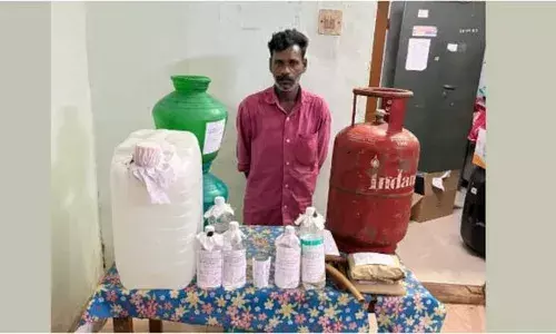 രാത്രി കാലങ്ങളിൽ ലഹരി വിൽപ്പന; രഹസ്യ വിവരത്തെ തുടർന്ന് നിരീക്ഷണം; പിടിച്ചെടുത്തത് 31.700 ലിറ്റർ വാറ്റുചാരായവും 250 ഗ്രാം കഞ്ചാവും