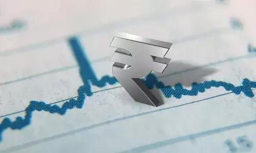 റെക്കോഡ് തകര്‍ച്ചയില്‍ രൂപ; ഡോളറിനെതിരെ 84ലേക്ക് ഇടിഞ്ഞു; ചരിത്രത്തിലാദ്യം: അവശ്യവസ്ഥുക്കളുടെ വില വര്‍ധിക്കും