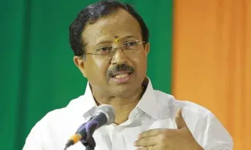 ശബരിമല തീര്‍ഥാടനം തകര്‍ക്കാന്‍ ശ്രമം; അമിത നിയന്ത്രണം അംഗീകരിക്കാനാകില്ലെന്ന് വി.മുരളീധരന്‍; ഗവര്‍ണറുടെ ചോദ്യങ്ങള്‍ക്ക് ഉത്തരം നല്‍കേണ്ടത് മുഖ്യമന്ത്രിയുടെ ഭരണഘടനാപരമായ ബാധ്യതയെന്നും മുന്‍ കേന്ദ്രമന്ത്രി