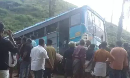 വയനാട് ചൂരൽമലയിൽ ബസ് അപകടം; രണ്ട് കാൽനട യാത്രക്കാർക്ക് പരിക്ക്; അപകടം ബസിന് നിയന്ത്രണം നഷ്ടപ്പെട്ടതിനെ തുടർന്ന്