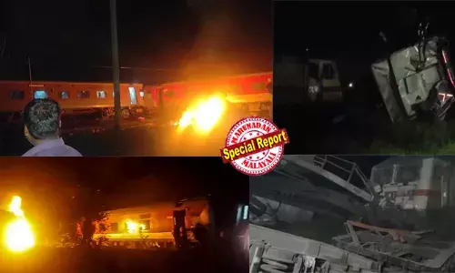 പൊന്നേരി സ്റ്റേഷന്‍ കടന്നുപോയത് 8.27 ഓടെ; അടുത്ത സ്‌റ്റേഷനായ കവരൈപേട്ടയിലേക്ക് മെയിന്‍ ലൈനിലൂടെ പോകാന്‍ പച്ചക്കൊടി; സ്റ്റേഷനില്‍ കയറിയപ്പോള്‍ വലിയ കുലുക്കവും ഇളക്കവും; മൈസൂര്‍-ദര്‍ഭാംഗ എക്‌സ്പ്രസ് കയറിയത് ഗുഡ്‌സ് നിര്‍ത്തിയിട്ട ലൂപ് ലൈനിലേക്ക്; ആളപായമില്ല; 13 കോച്ചുകള്‍ പാളം തെറ്റി; പാഴ്‌സല്‍ വാന് തീപിടിച്ചു